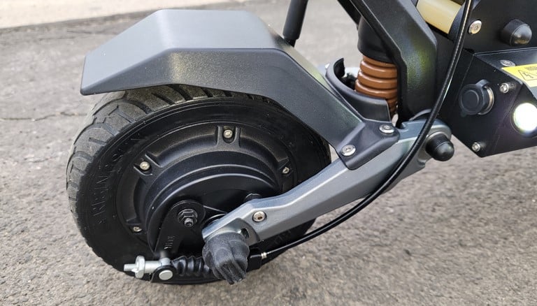 Evolv-Terra-Solid-front-tire-suspension-front-charging-port-and-light-1