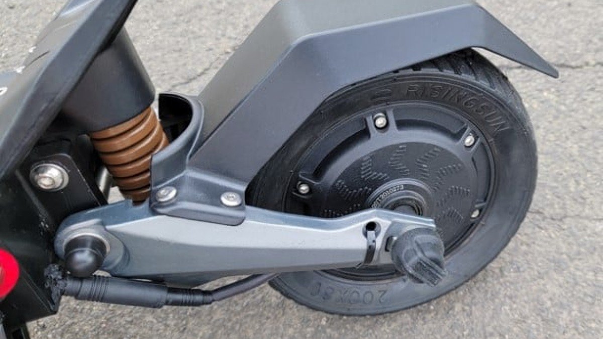 2022 EVOLV Terra Evolv-Terra-Solid-rear-tire-suspension-quick-disconnect-and-metal-fender