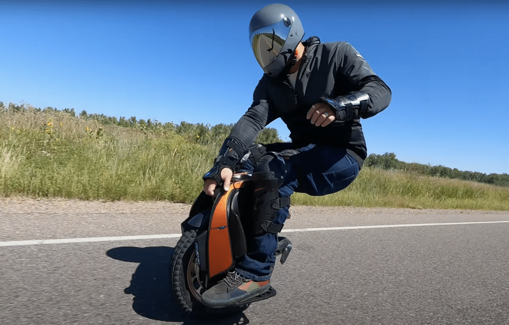 King-Song-S19-suspension-hard-braking-4