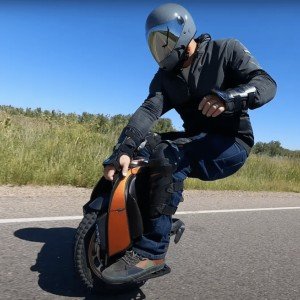 King-Song-S19-suspension-hard-braking-4