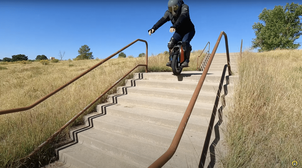 King-Song-S19-suspension-entering-stairs-1024x569