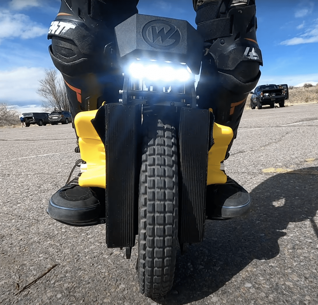 Begode-EX30-front-with-lights-1024x982