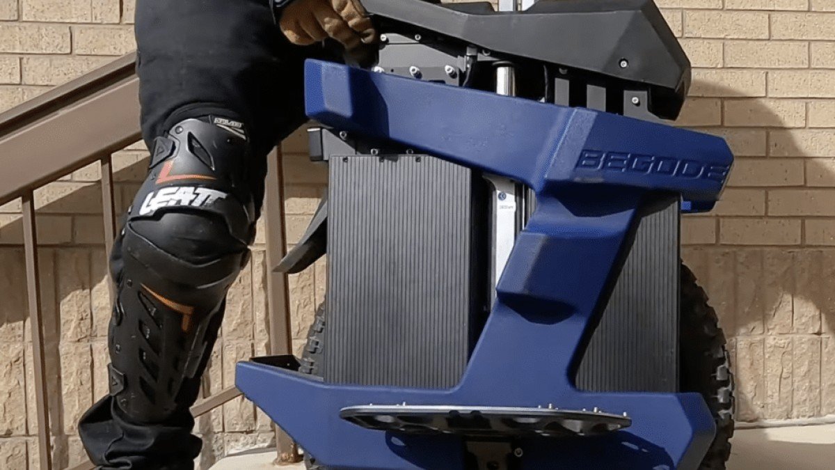 2023 Begode EX30 Begode-EX30-stock-pads-977x1024