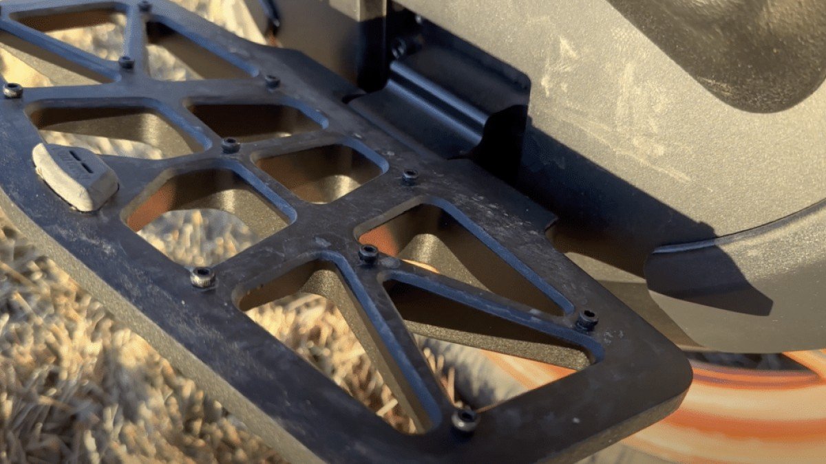 2023 InMotion V13 Challenger V13-pedal-1-1024x552