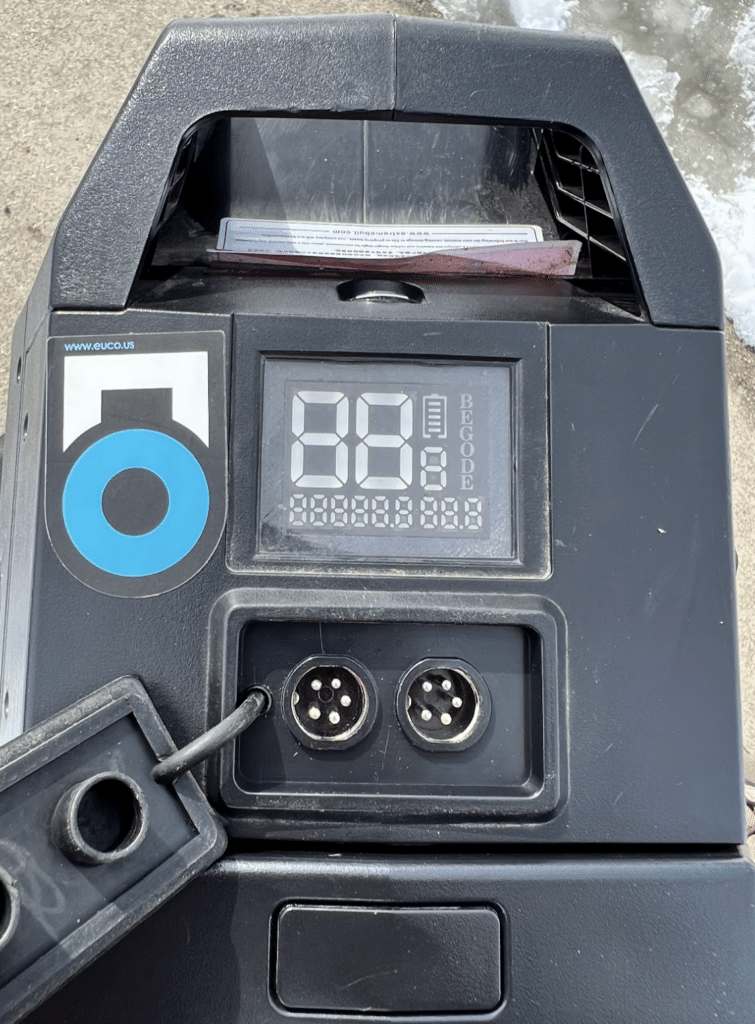 Commander-display-755x1024