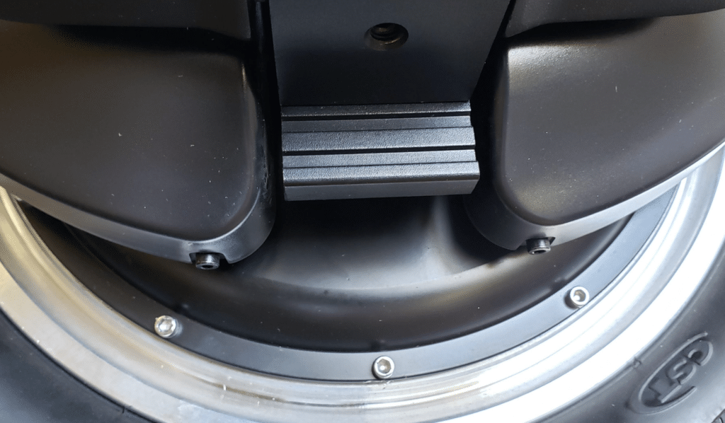 Inmotion-v12-hangers-1024x598