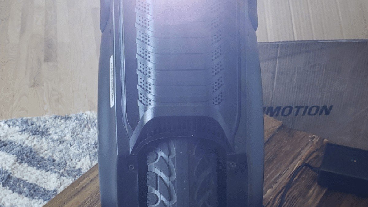 2021 InMotion V12 Inmotion-v12-light-665x1024