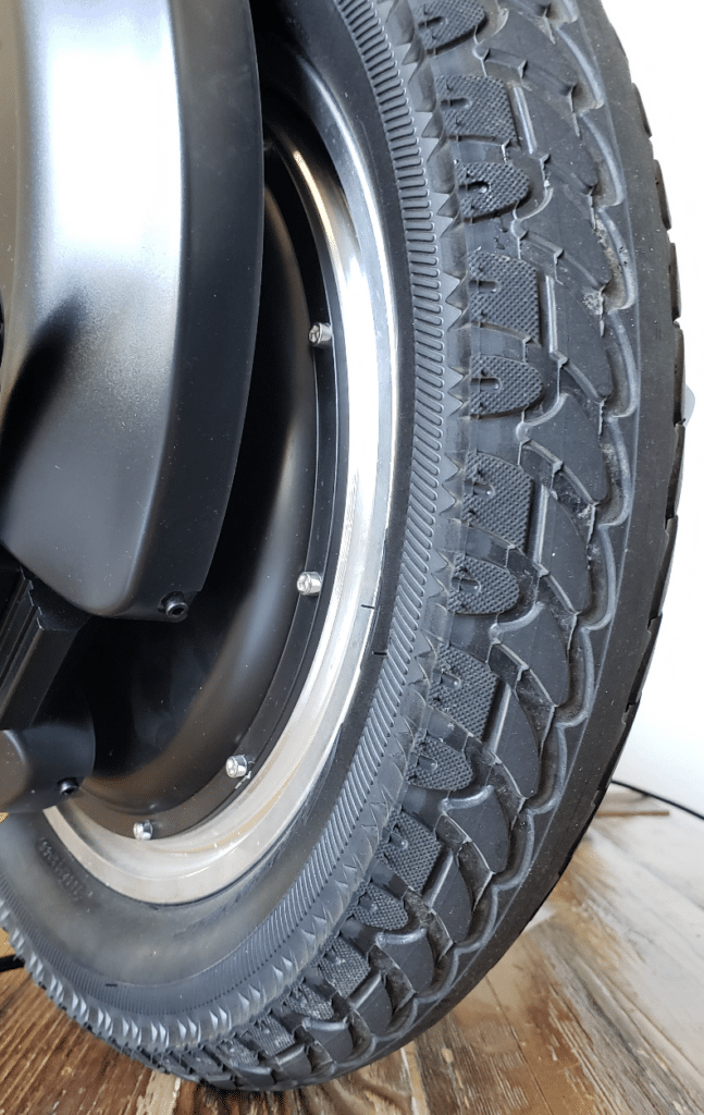 Inmotion-v12-tire-647x1024
