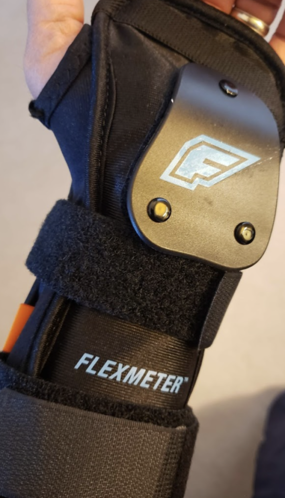 Double-Sided-Flexmeter-D30-Wrist-guard-review-586x1024