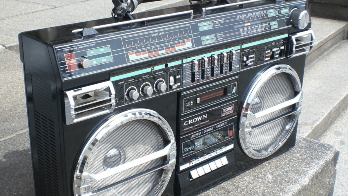 The Best Ways To Listen To Music While Riding Onewheel & EUC