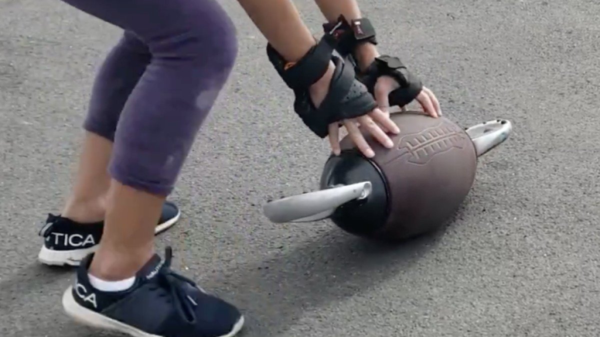 2023 Hiboy A5 Football Hoverboard Screen-Shot-2020-05-11-at-8.36.40-PM-1-1024x770