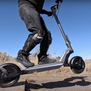 the-new-apollo-pro-if-tesla-made-an-e-scooter-0