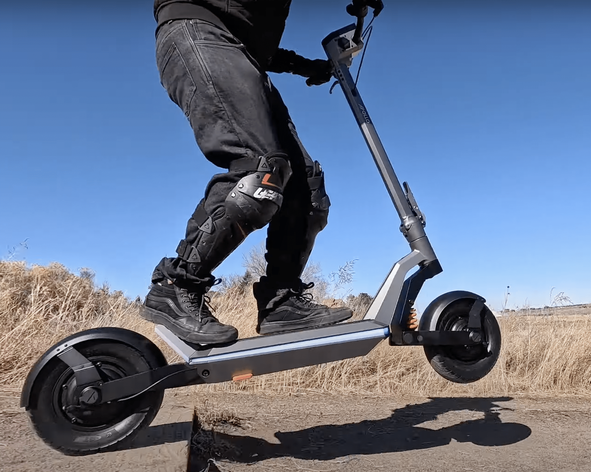 the-new-apollo-pro-if-tesla-made-an-e-scooter-1