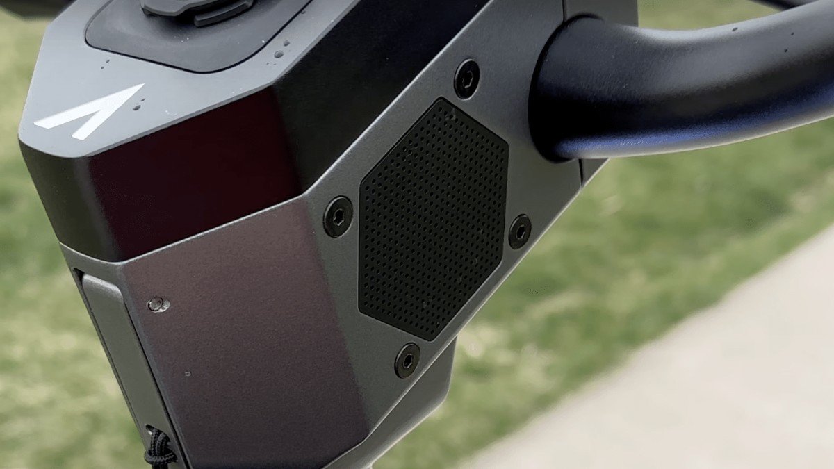 2023 Apollo Pro V7 the-new-apollo-pro-if-tesla-made-an-e-scooter-4
