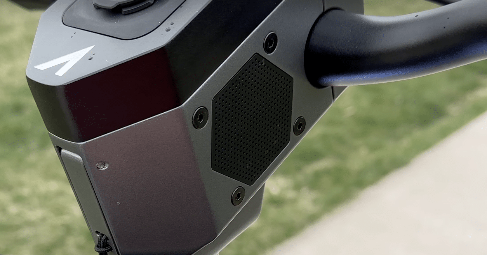 the-new-apollo-pro-if-tesla-made-an-e-scooter-4