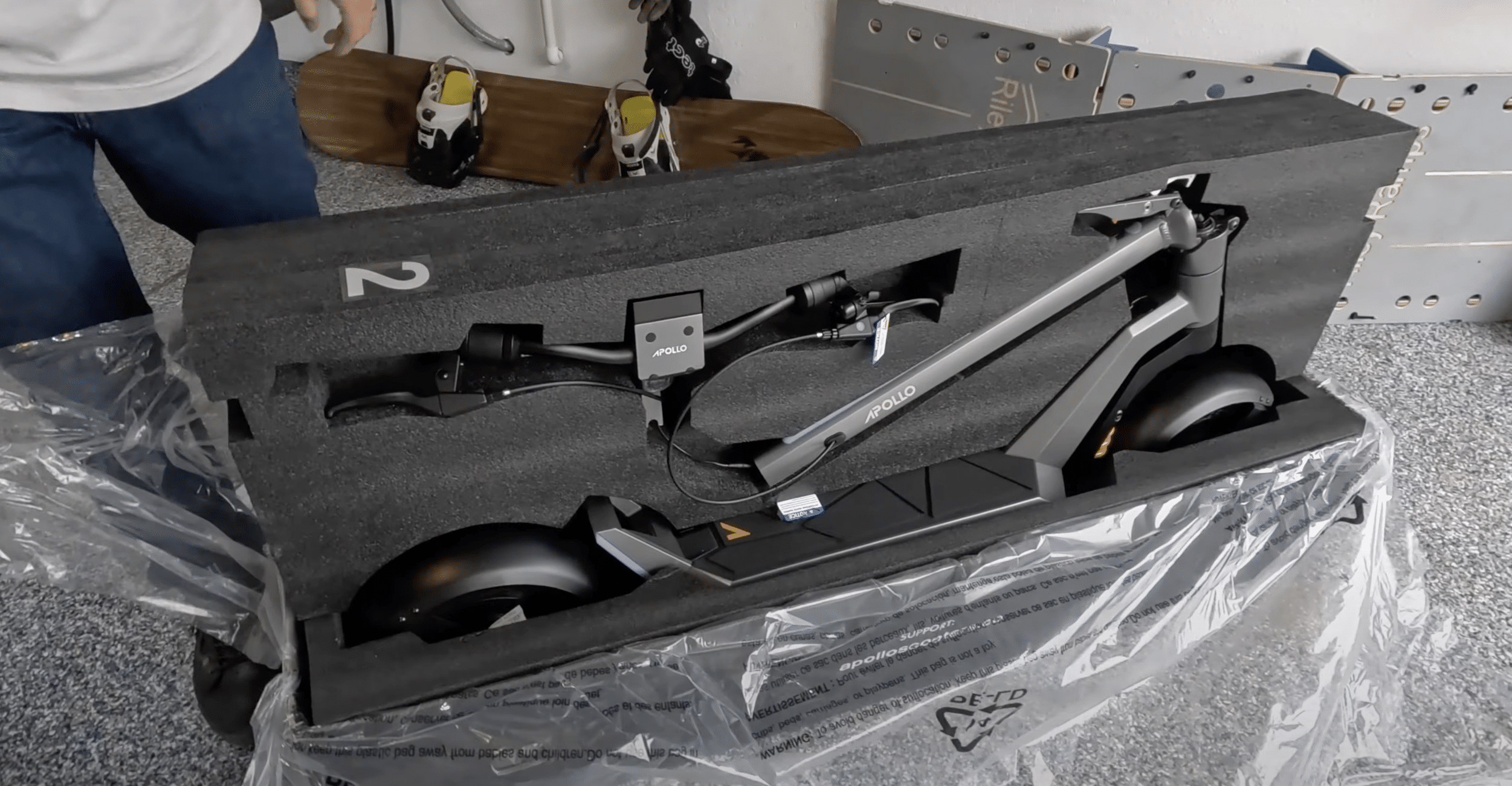 the-new-apollo-pro-if-tesla-made-an-e-scooter-5