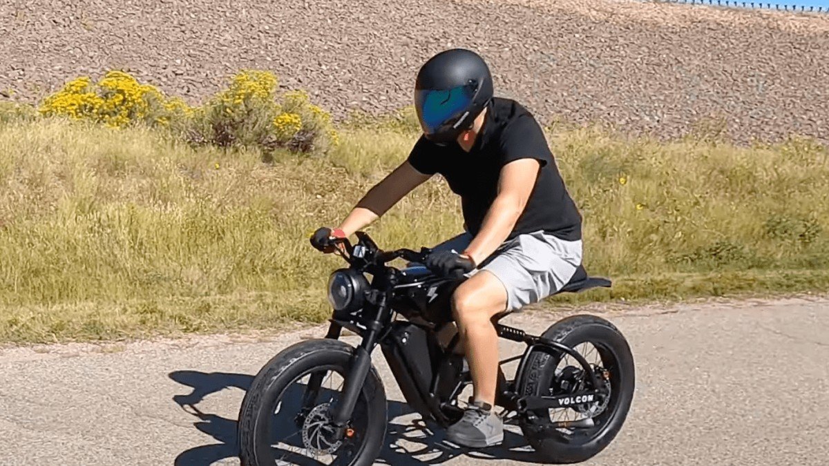 2023 Volcon Brat if-an-ebike-and-motorcycle-had-a-baby-volcon-brat-review-9