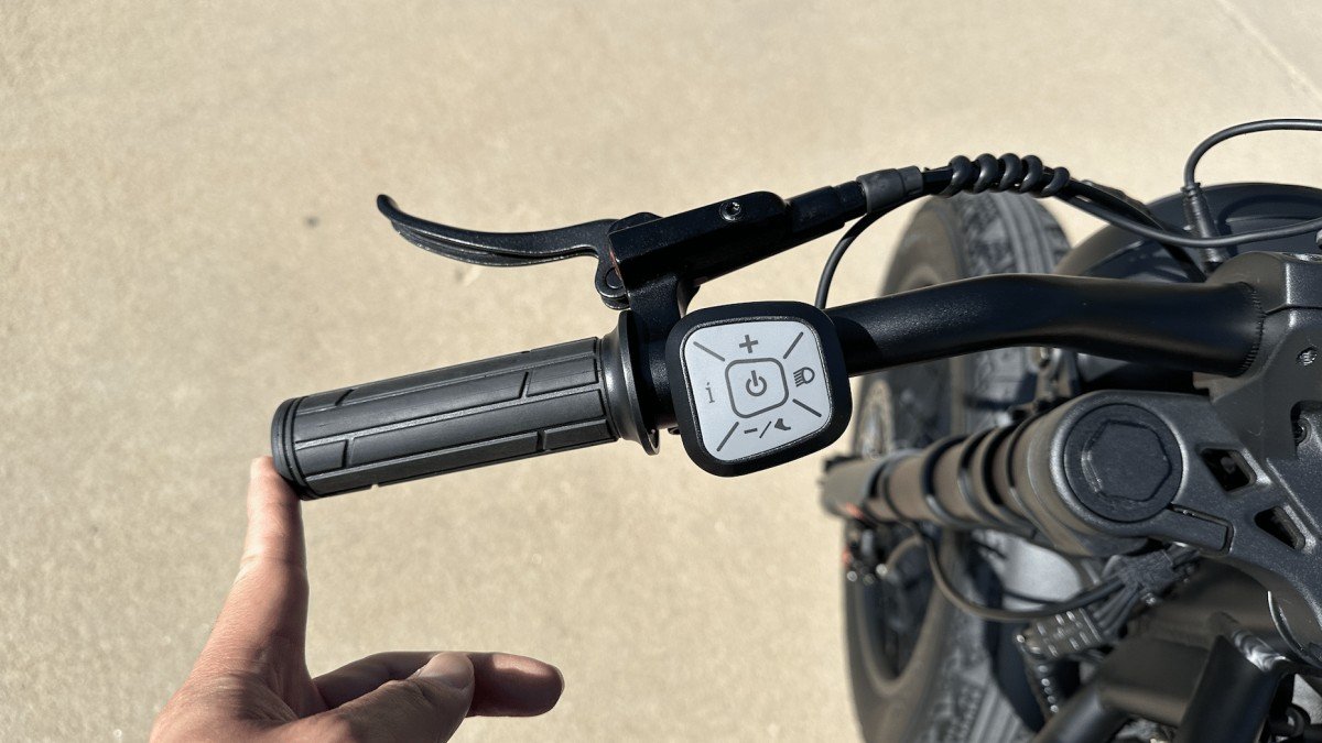 2023 Volcon Brat if-an-ebike-and-motorcycle-had-a-baby-volcon-brat-review-18
