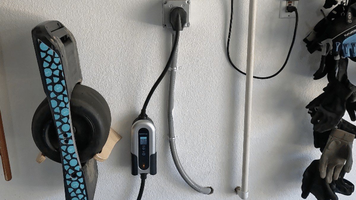 2023 ShockFlo G1 shockflo-g1-2-in-1-ev-charger-comprehensive-review-1