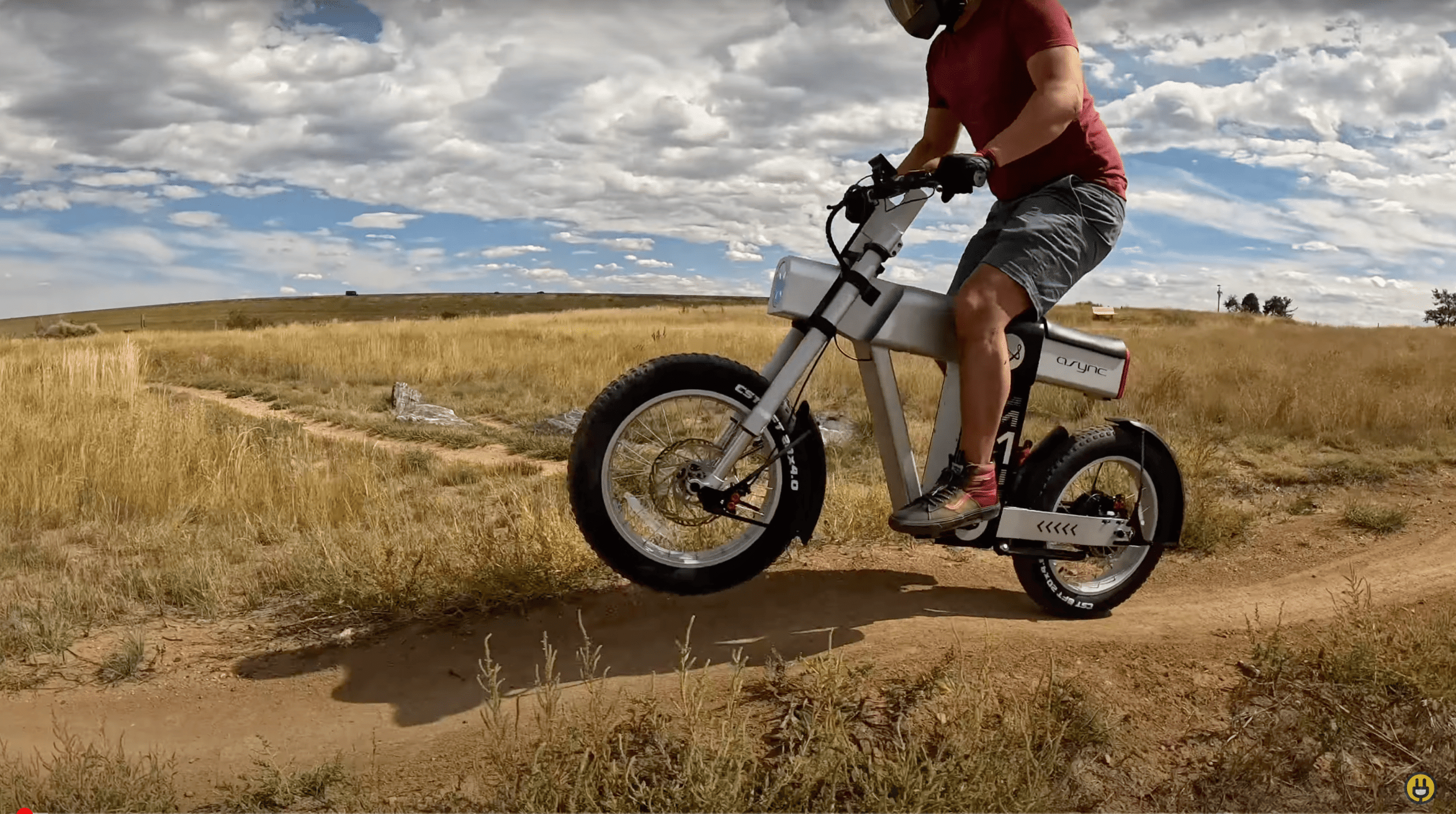 async-a1-e-bike-the-futuristic-ride-that-echoes-teslas-cybertruck-2