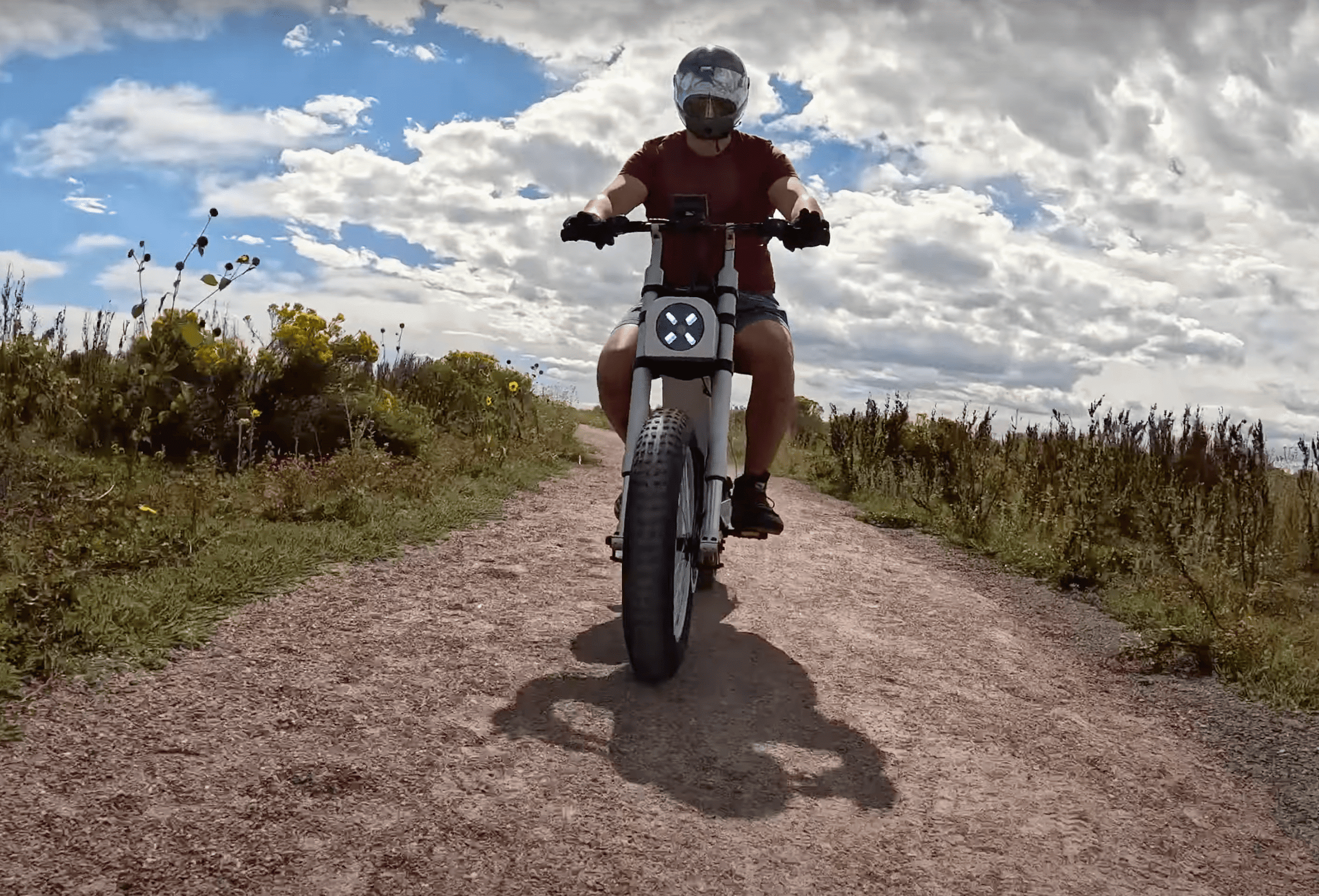 async-a1-e-bike-the-futuristic-ride-that-echoes-teslas-cybertruck-11