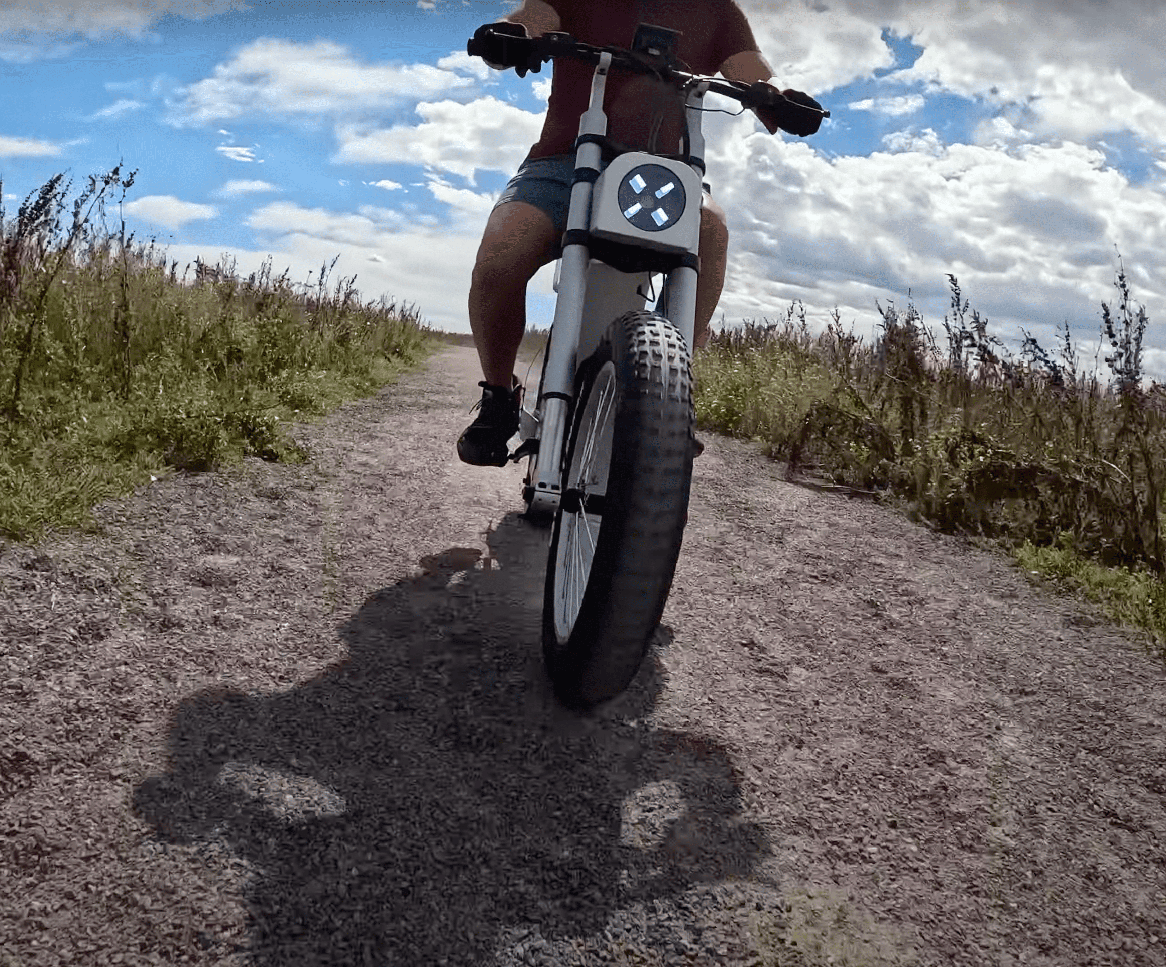 async-a1-e-bike-the-futuristic-ride-that-echoes-teslas-cybertruck-15