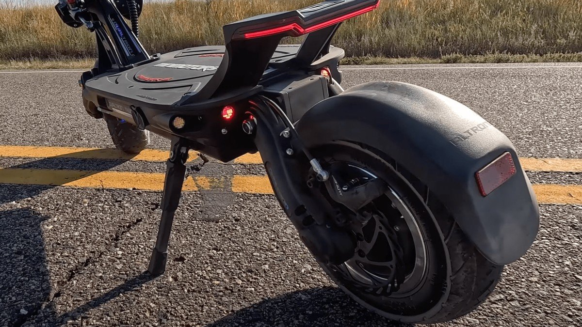 2023 Dualtron Thunder 3 rear tire kickstand
