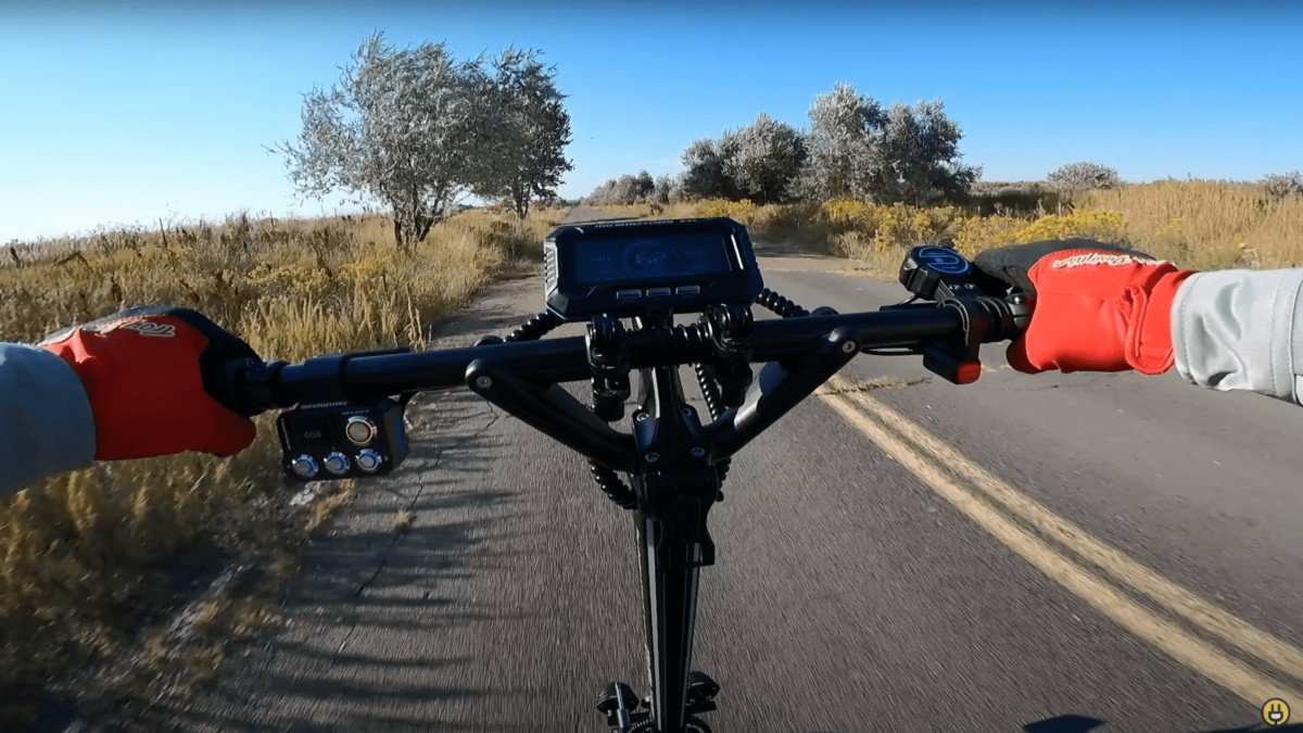 2023 Dualtron Thunder 3 handlebar view