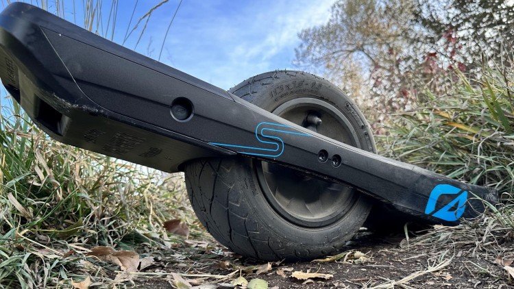 onewheel-s-series-the-worlds-first-high-performance-onewheel-for-racers-and-average-riders-me-0