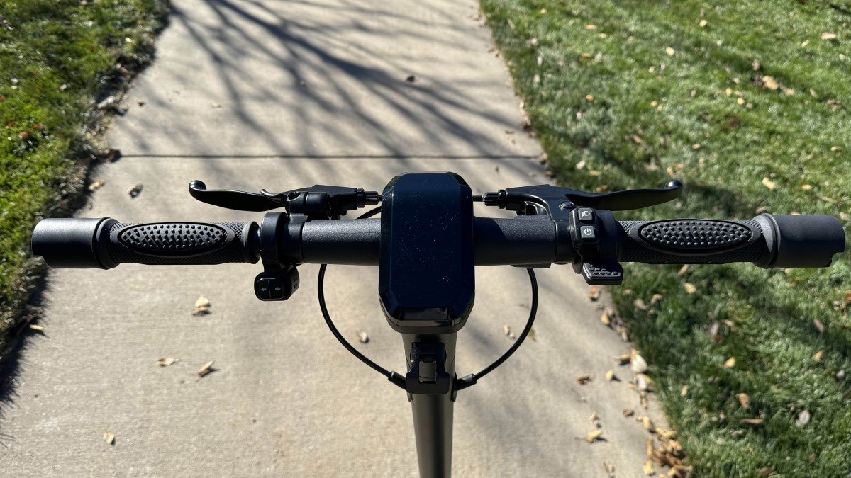 2024 VMAX VX2 Pro vmax-vx2-pro-electric-scooter-review-swiss-precision-for-stylish-commuting-in-the-usa-3