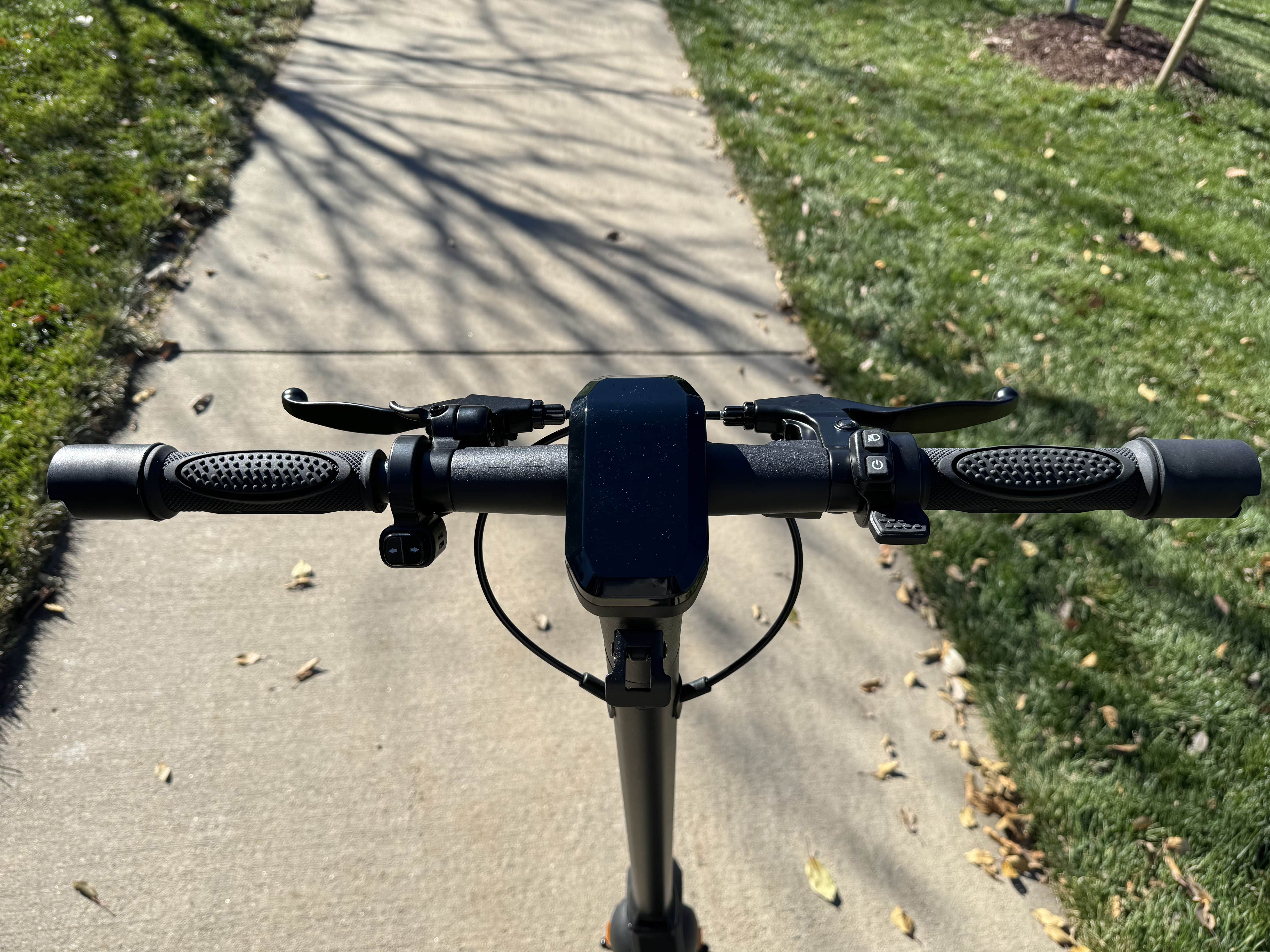 vmax-vx2-pro-electric-scooter-review-swiss-precision-for-stylish-commuting-in-the-usa-3