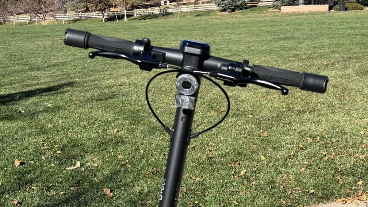 2024 VMAX VX2 Pro vmax-vx2-pro-electric-scooter-review-swiss-precision-for-stylish-commuting-in-the-usa-4