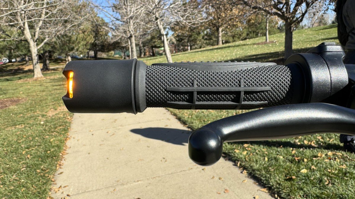 2024 VMAX VX2 Pro vmax-vx2-pro-electric-scooter-review-swiss-precision-for-stylish-commuting-in-the-usa-5