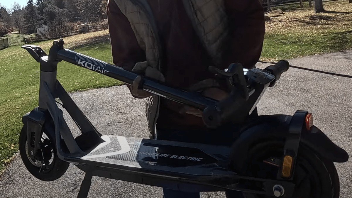 2024 NIU KQi Air Scooter Folding Stem Detail