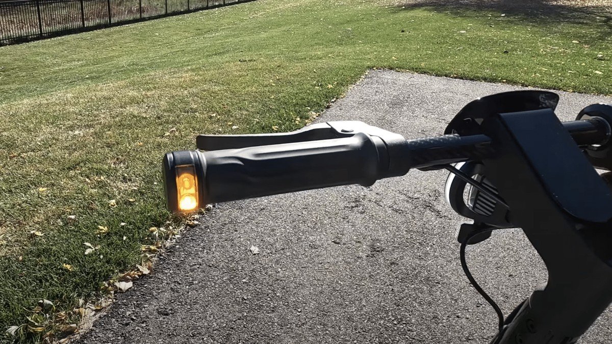2024 NIU KQi Air Handlebar Grip Indicator Light