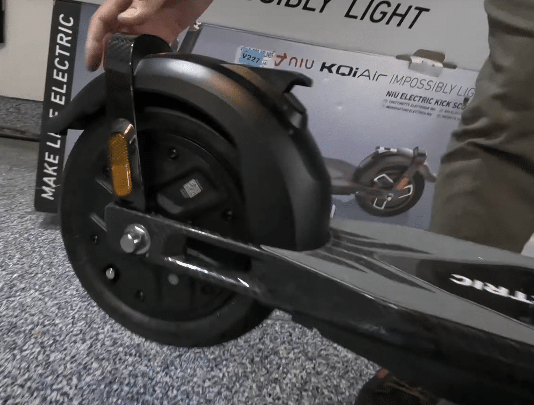niu-kqi-air-the-best-lightweight-electric-scooter-yet-9