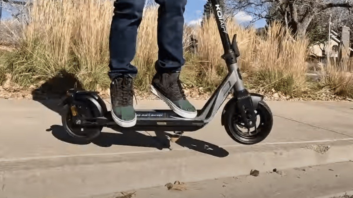2024 NIU KQi Air Rider Curb