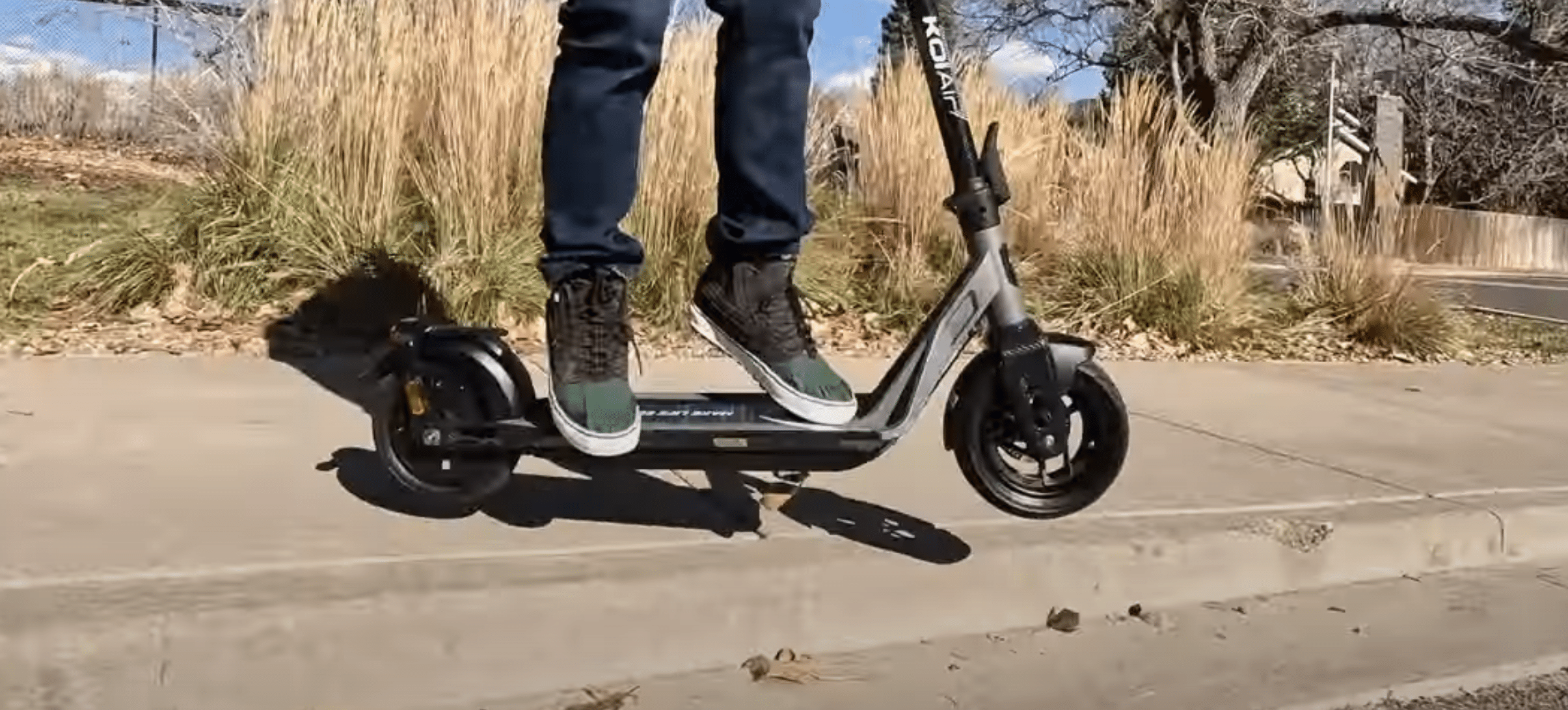 niu-kqi-air-the-best-lightweight-electric-scooter-yet-12
