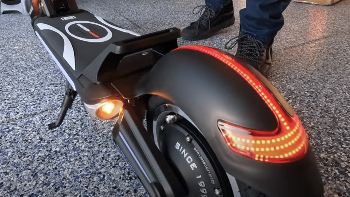 2023 Dualtron Popular dualtron-popular-escooter-review-the-best-budget-dualtron-electric-scooter-for-urban-adventures-13