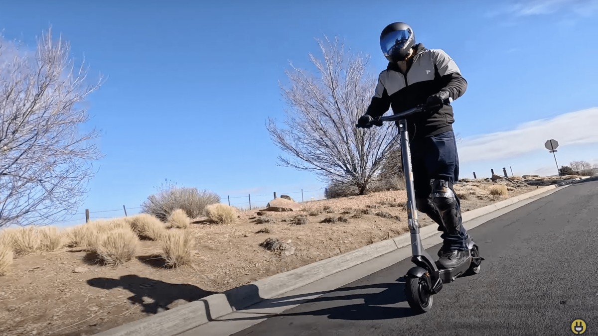 2023 Apollo City 2023 Dual Motor apollo-city-2023-review-1
