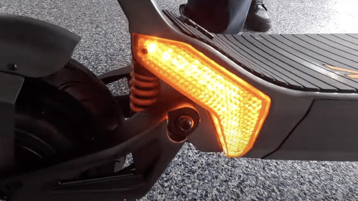 2023 Apollo City 2023 Dual Motor apollo-city-2023-review-10