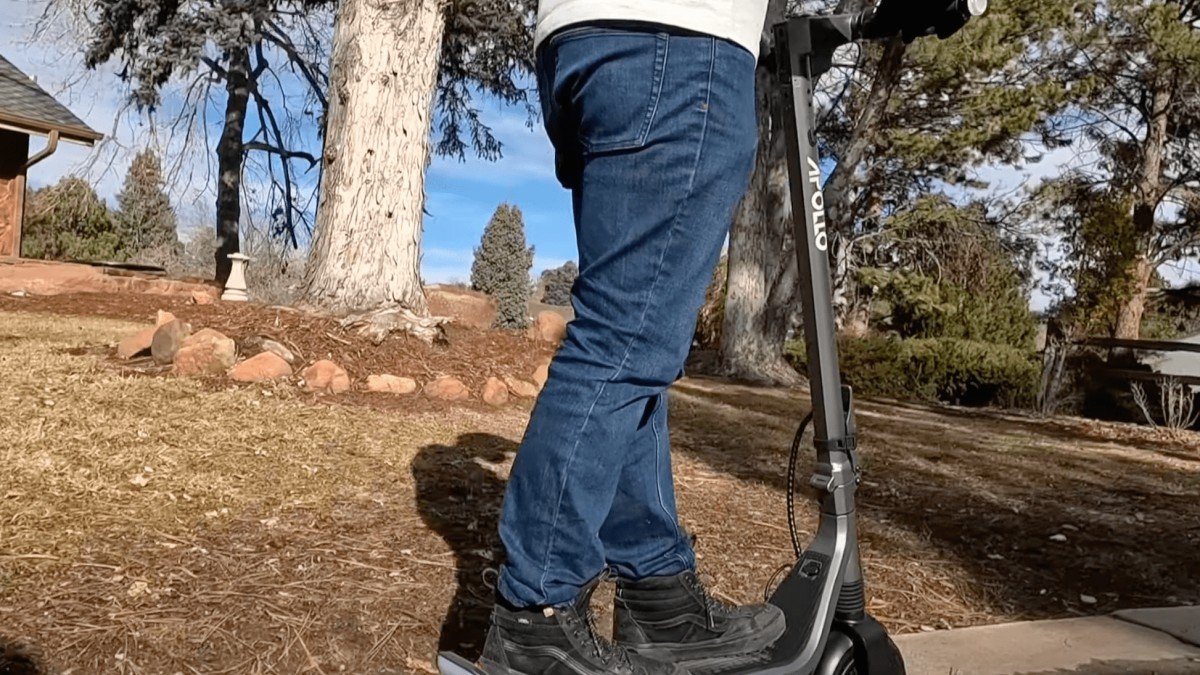 2023 Apollo Go apollo-go-electric-scooter-review-1