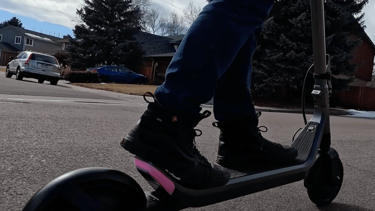 2023 Apollo Go apollo-go-electric-scooter-review-2