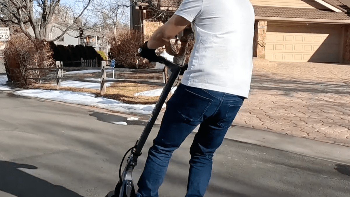 2023 Apollo Go apollo-go-electric-scooter-review-4