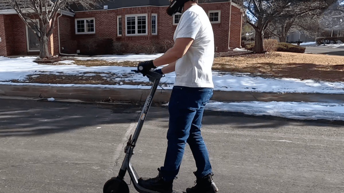 2023 Apollo Go apollo-go-electric-scooter-review-5