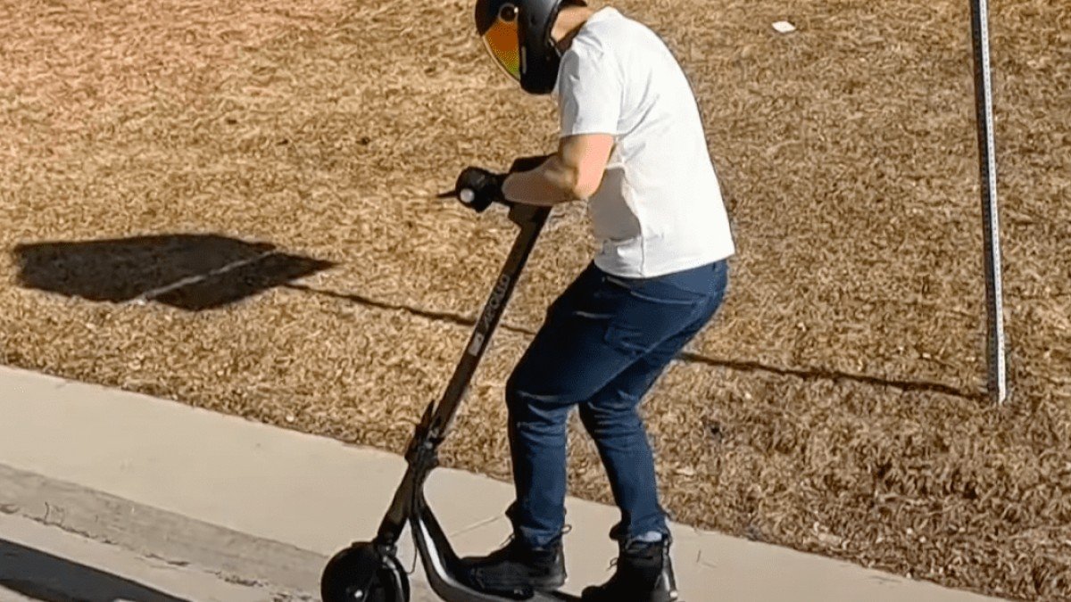 2023 Apollo Go apollo-go-electric-scooter-review-6