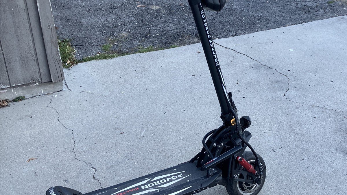 2023 Rovoron Kullter Luxury Full Side View Pavement