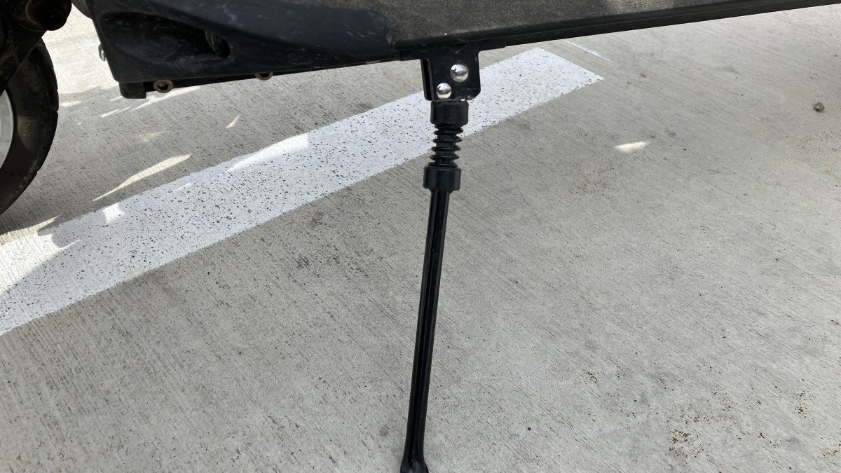 2023 Rovoron Kullter Luxury Kickstand Close Up