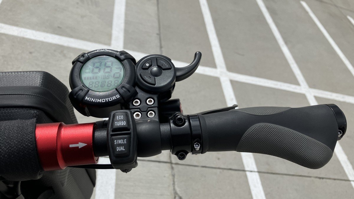 2023 Rovoron Kullter Luxury Right Handlebar Controls