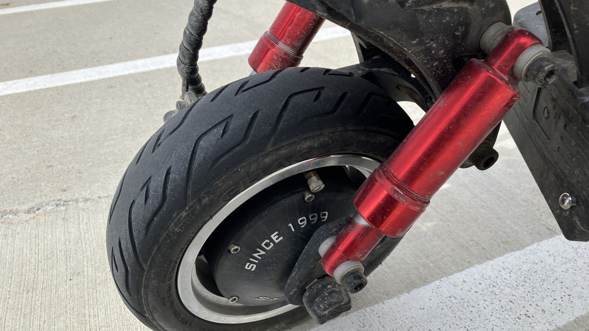 2023 Rovoron Kullter Luxury Front Motor Wheel Detail